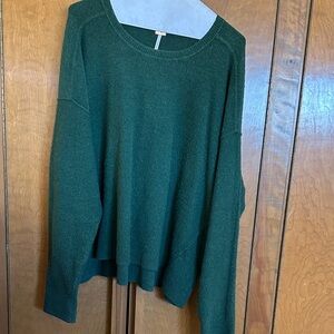 Free People Women's oversized Crewneck Sweater in Forest Green